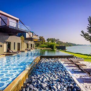 Pool Xide Cabin