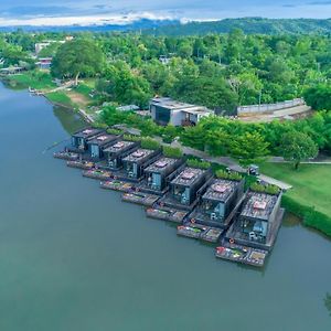 X Float Luxe Cabin